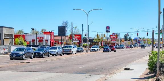 Traffic queued in the left-turn lane on NB Nevada Avenue